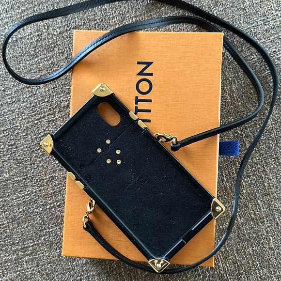 LOUIS VUITTON Eye Trunk iphone X & XS
Monogram Reverse - Picture 4 of 16